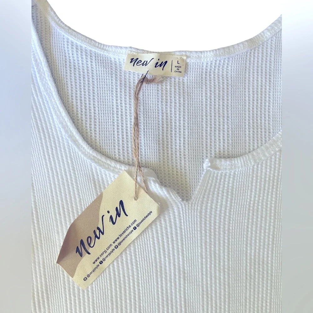 NWT- New In Textured Long Sleeve Bodysuit in Size Large - Picture 3 of 3